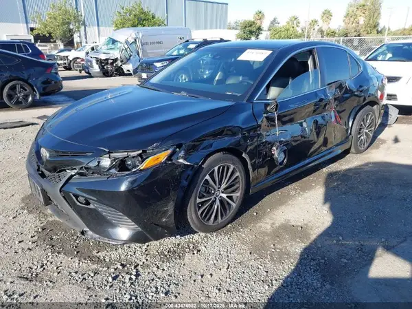 JTNB11HK0J3063029 2018 TOYOTA CAMRY - Image 2