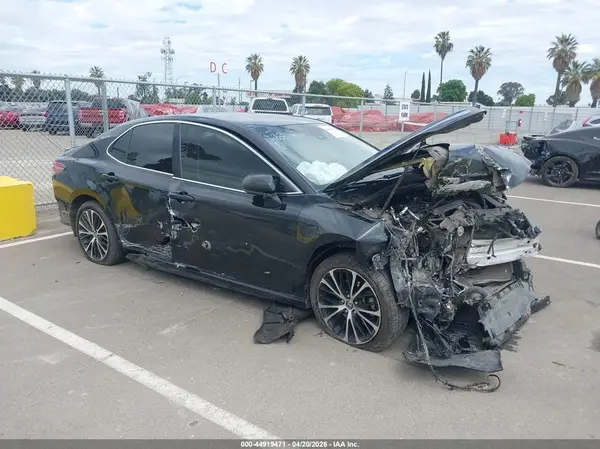 JTNB11HK0J3067131 2018 TOYOTA CAMRY - Image 1