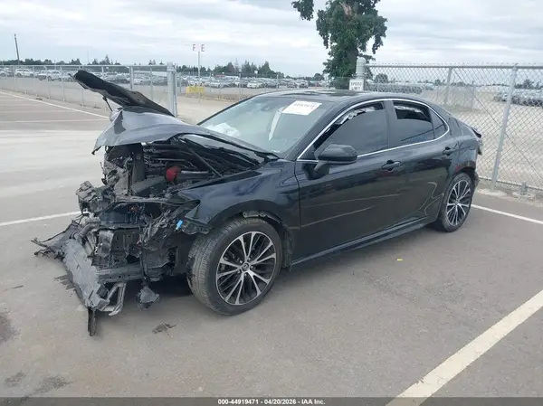 JTNB11HK0J3067131 2018 TOYOTA CAMRY - Image 2