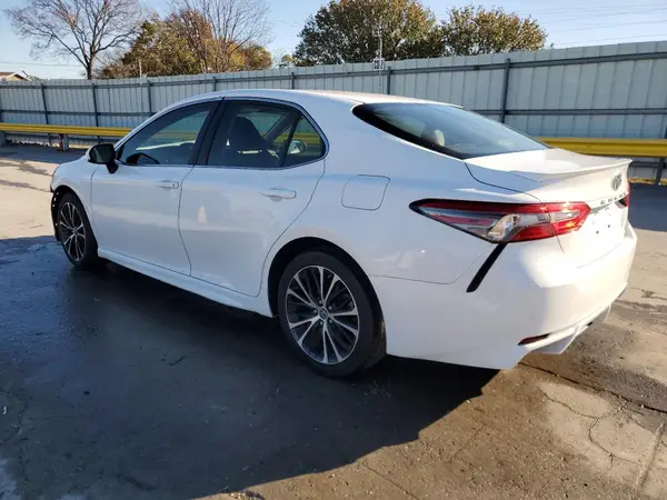 JTNB11HK0J3070403 2018 TOYOTA CAMRY - Image 2