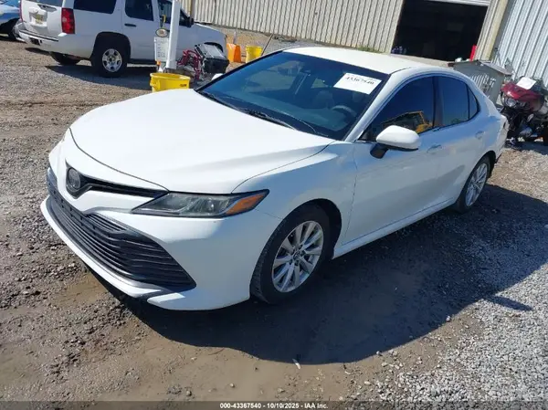 JTNB11HK0J3070692 2018 TOYOTA CAMRY - Image 2