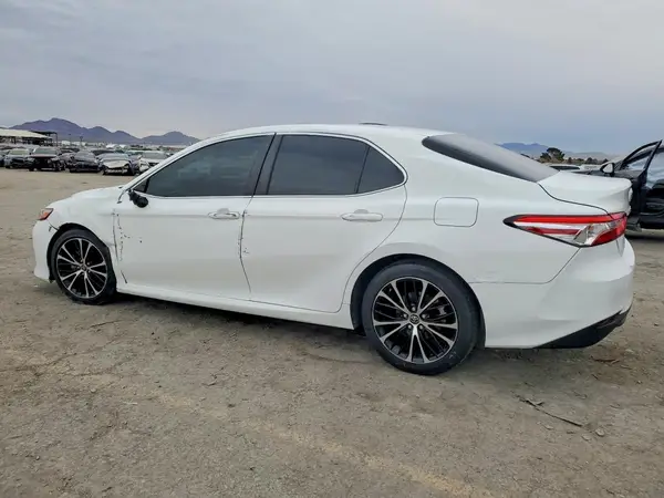 JTNB11HK0J3070966 2018 TOYOTA CAMRY - Image 2