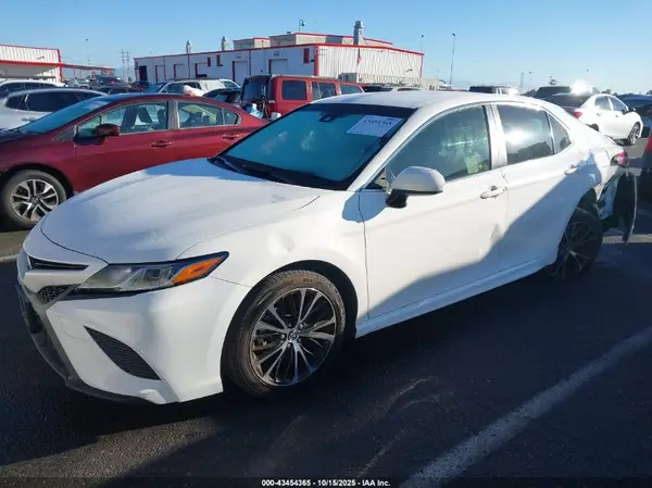JTNB11HK0J3072300 2018 TOYOTA CAMRY - Image 2