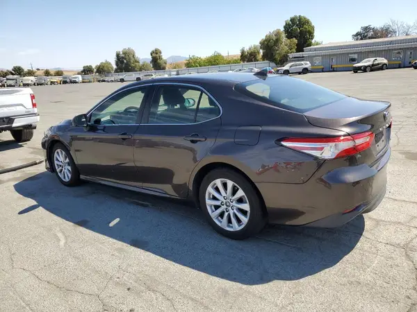 JTNB11HK1J3000201 2018 TOYOTA CAMRY - Image 2