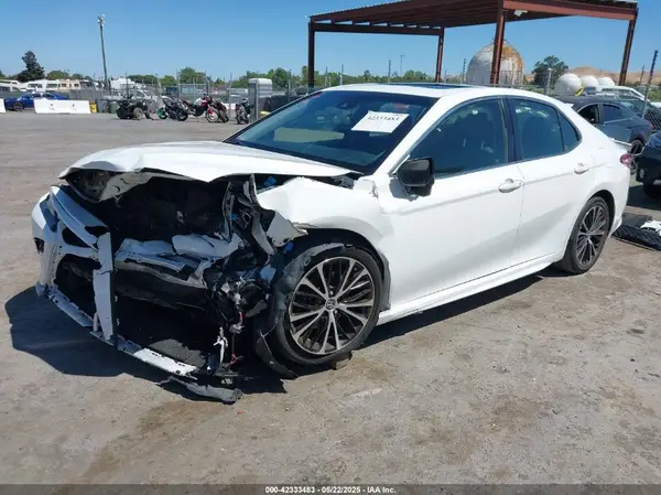 JTNB11HK1J3000375 2018 TOYOTA CAMRY - Image 2