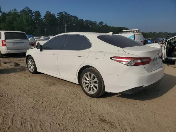 JTNB11HK1J3000635 2018 TOYOTA CAMRY - Image 2