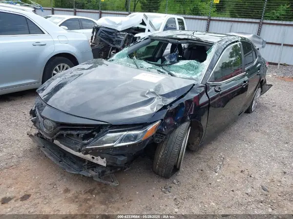 JTNB11HK1J3001977 2018 TOYOTA CAMRY - Image 2