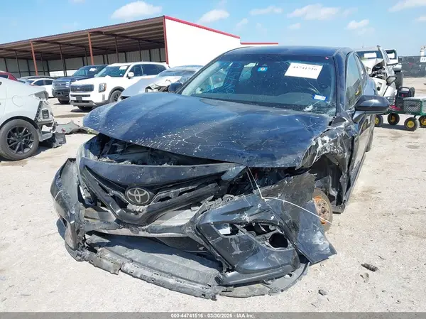 JTNB11HK1J3002109 2018 TOYOTA CAMRY - Image 2