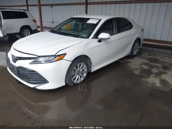 JTNB11HK1J3002742 2018 TOYOTA CAMRY - Image 2