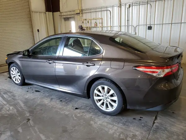 JTNB11HK1J3003888 2018 TOYOTA CAMRY - Image 2
