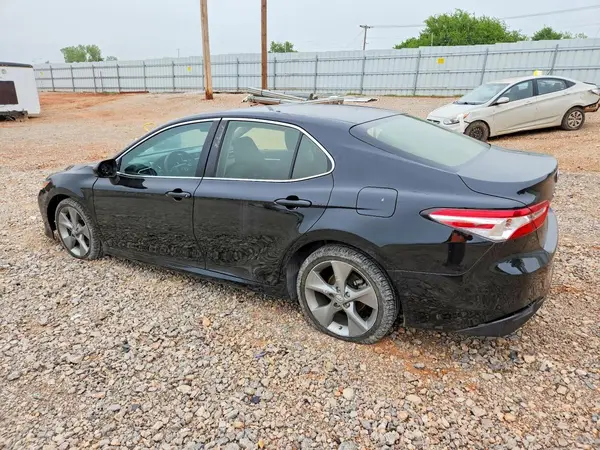 JTNB11HK1J3004376 2018 TOYOTA CAMRY - Image 2