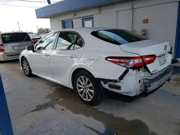JTNB11HK1J3005592 2018 TOYOTA CAMRY - Image 2