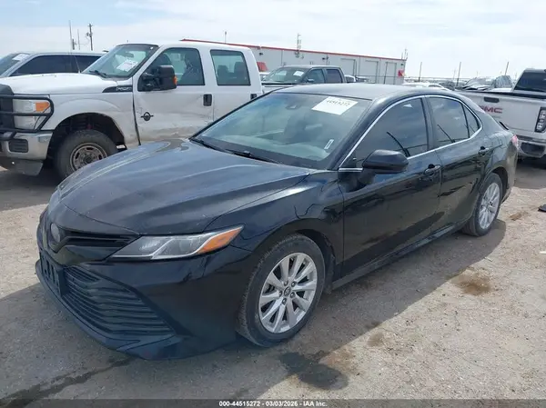 JTNB11HK1J3005642 2018 TOYOTA CAMRY - Image 2