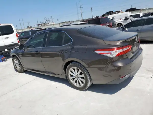 JTNB11HK1J3005687 2018 TOYOTA CAMRY - Image 2