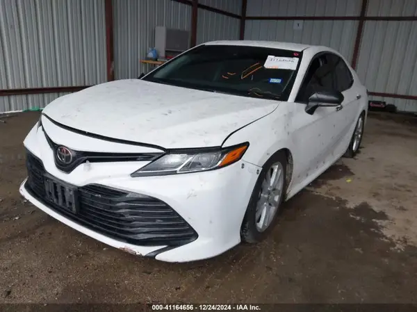 JTNB11HK1J3006256 2018 TOYOTA CAMRY - Image 2
