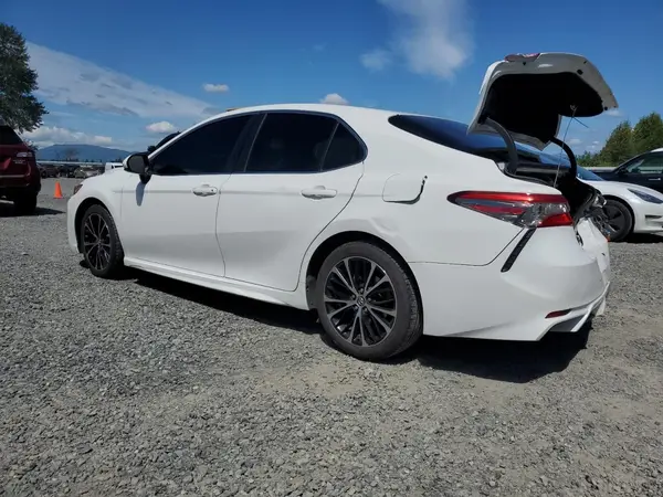JTNB11HK1J3006855 2018 TOYOTA CAMRY - Image 2