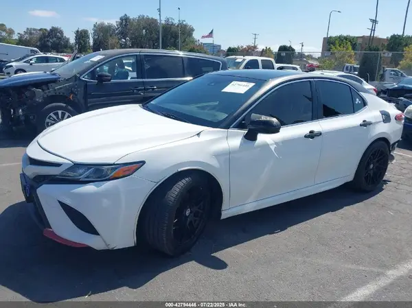 JTNB11HK1J3008265 2018 TOYOTA CAMRY - Image 2