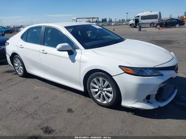 JTNB11HK1J3008749 2018 TOYOTA CAMRY - Image 1