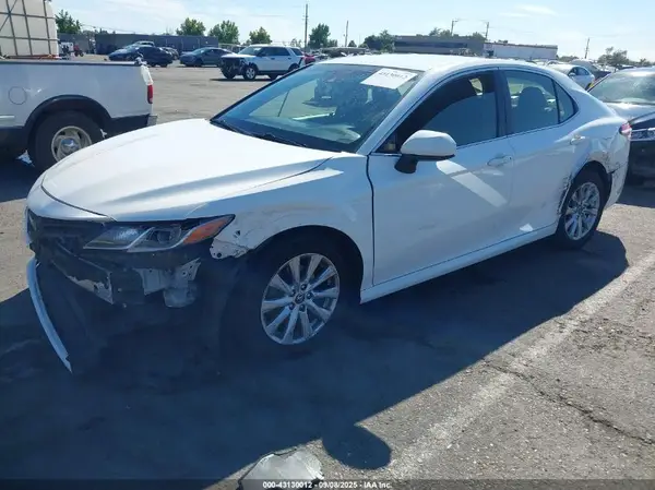 JTNB11HK1J3008749 2018 TOYOTA CAMRY - Image 2