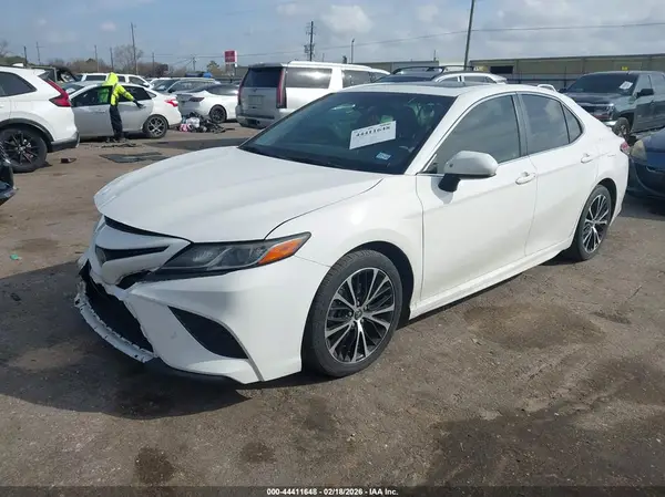 JTNB11HK1J3009500 2018 TOYOTA CAMRY - Image 2