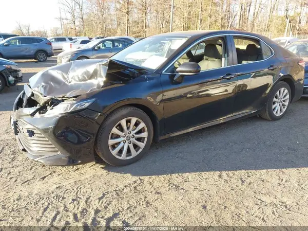 JTNB11HK1J3009643 2018 TOYOTA CAMRY - Image 2