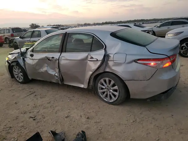 JTNB11HK1J3010355 2018 TOYOTA CAMRY - Image 2
