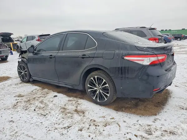 JTNB11HK1J3011781 2018 TOYOTA CAMRY - Image 2