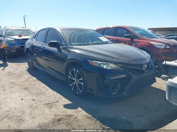 JTNB11HK1J3011960 2018 TOYOTA CAMRY - Image 1