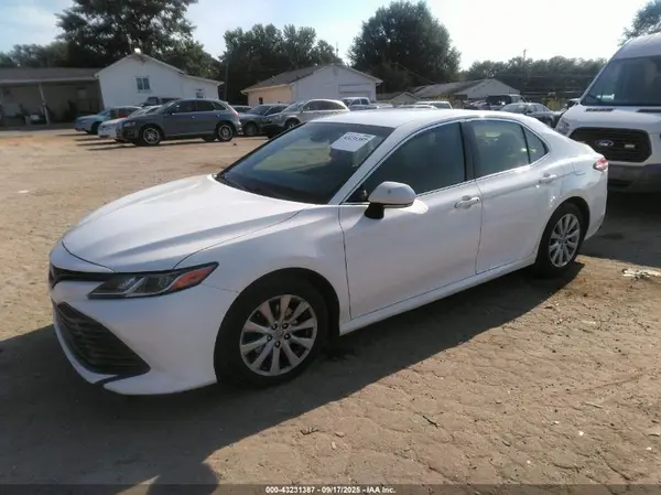 JTNB11HK1J3013465 2018 TOYOTA CAMRY - Image 2