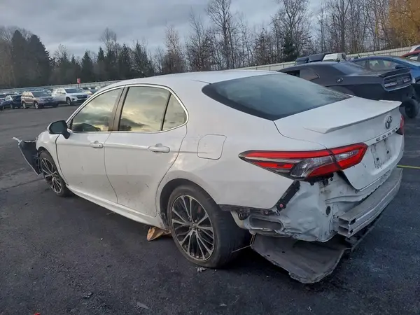 JTNB11HK1J3013918 2018 TOYOTA CAMRY - Image 2