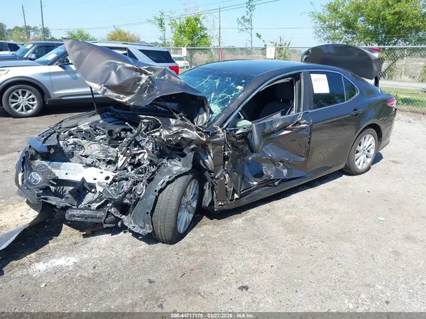 JTNB11HK1J3015085 2018 TOYOTA CAMRY - Image 2