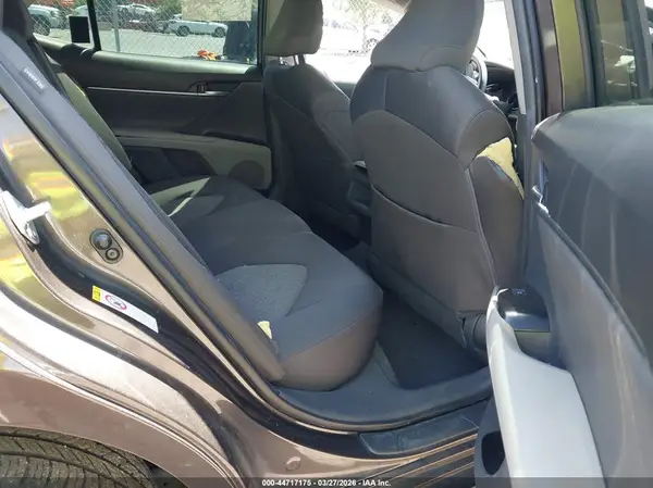 JTNB11HK1J3015085 2018 TOYOTA CAMRY - Image 8