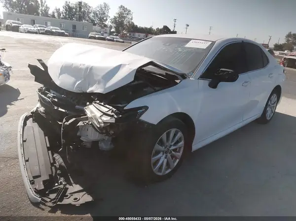 JTNB11HK1J3017631 2018 TOYOTA CAMRY - Image 2