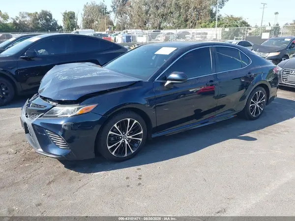 JTNB11HK1J3020674 2018 TOYOTA CAMRY - Image 2