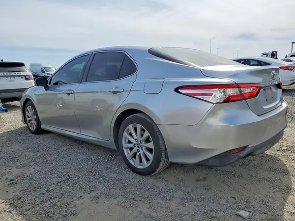 JTNB11HK1J3020917 2018 TOYOTA CAMRY - Image 2