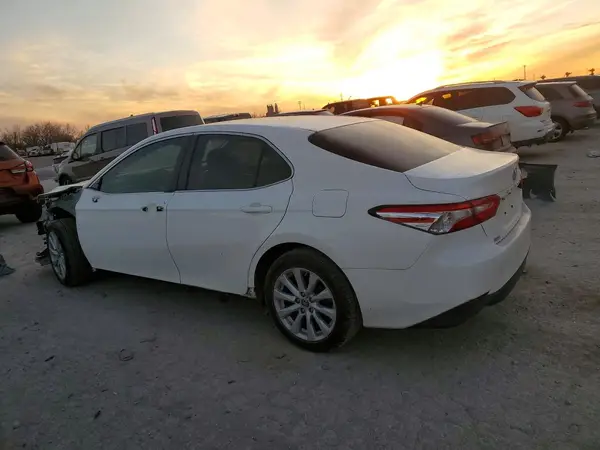JTNB11HK1J3023316 2018 TOYOTA CAMRY - Image 2