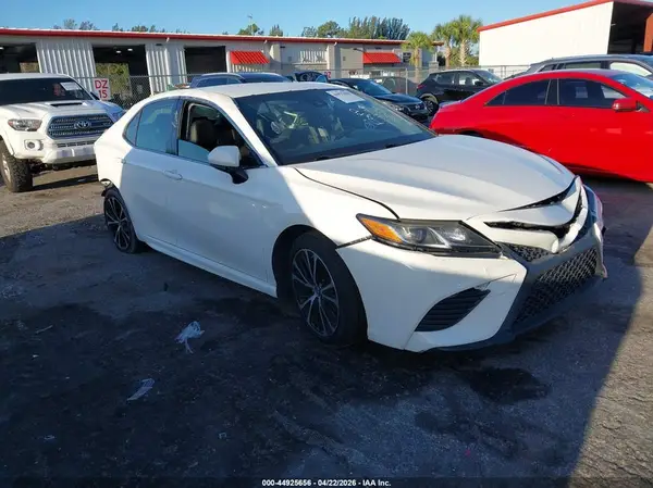 JTNB11HK1J3028015 2018 TOYOTA CAMRY - Image 1