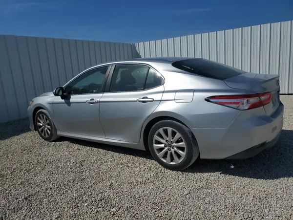 JTNB11HK1J3030668 2018 TOYOTA CAMRY - Image 2