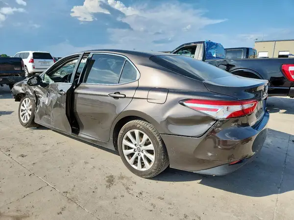 JTNB11HK1J3031870 2018 TOYOTA CAMRY - Image 2