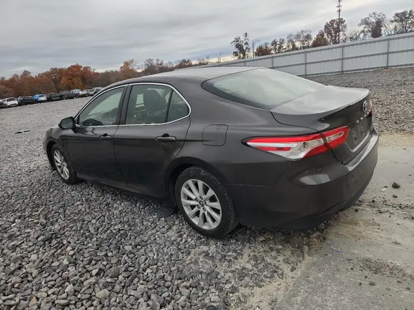 JTNB11HK1J3033666 2018 TOYOTA CAMRY - Image 2
