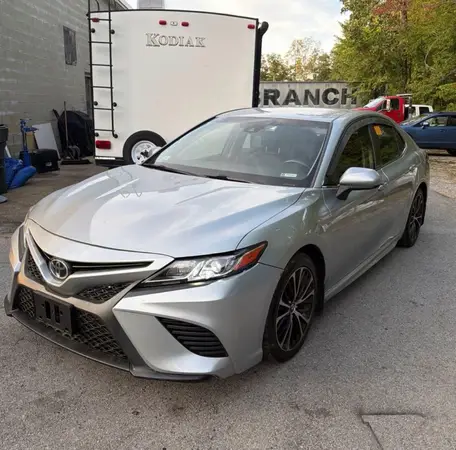 JTNB11HK1J3034946 2018 TOYOTA CAMRY - Image 2