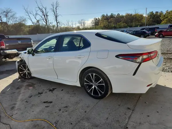 JTNB11HK1J3035188 2018 TOYOTA CAMRY - Image 2