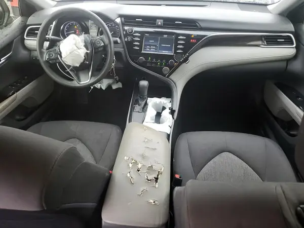 JTNB11HK1J3037586 2018 TOYOTA CAMRY - Image 8