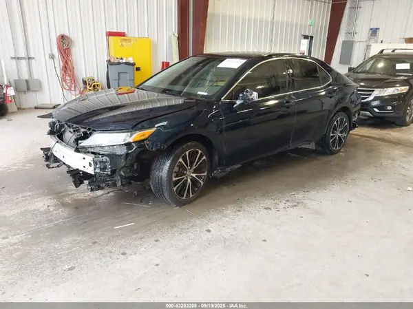 JTNB11HK1J3038933 2018 TOYOTA CAMRY - Image 2