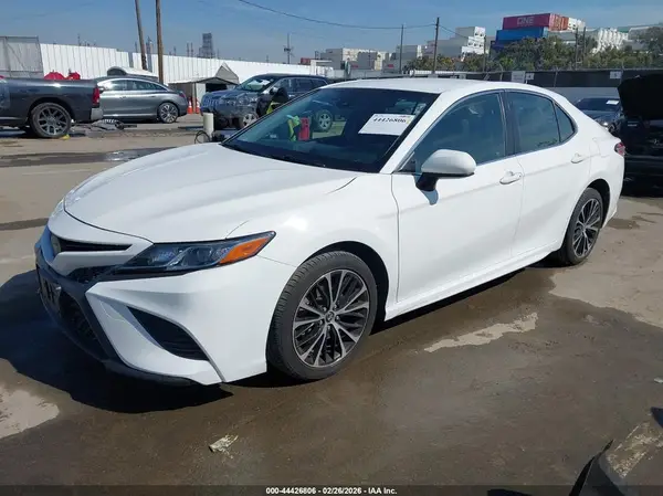 JTNB11HK1J3040407 2018 TOYOTA CAMRY - Image 2