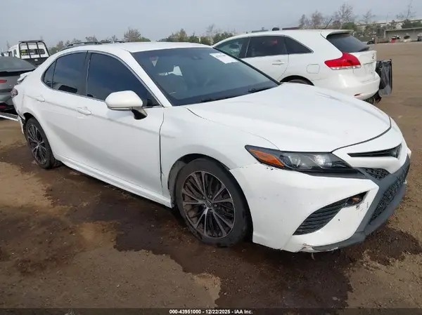 JTNB11HK1J3040617 2018 TOYOTA CAMRY - Image 1