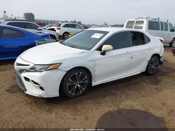 JTNB11HK1J3040617 2018 TOYOTA CAMRY - Image 2