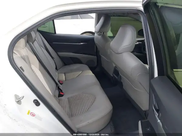 JTNB11HK1J3040617 2018 TOYOTA CAMRY - Image 8
