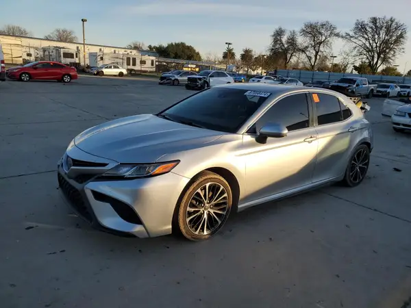 JTNB11HK1J3042996 2018 TOYOTA CAMRY - Image 1