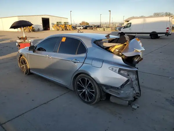 JTNB11HK1J3042996 2018 TOYOTA CAMRY - Image 2